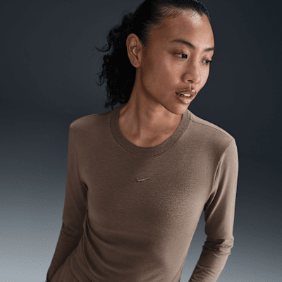 【NIKE】★CHILL KNIT LONG SLEEVE CREOPPED TSHIRT★【正規品】 Nike Sportswear Chill Knit Slim Long Sleeve Crop T-Shirt